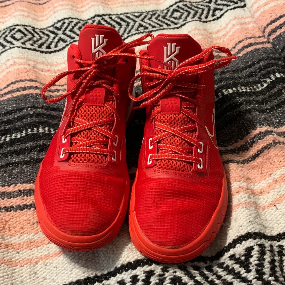 kyrie flytrap 4’s! red basketball shoes!